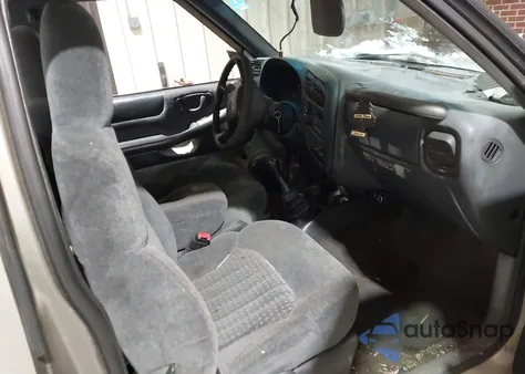 2000 Chevrolet S-10 Ls z USA, uszkodzony, nr VIN 1GCCS1441Y8161352